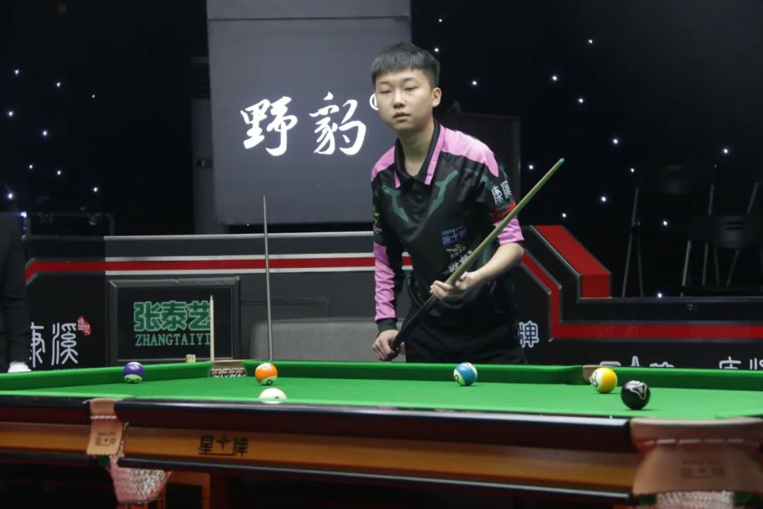 眼神坚定 眼神坚定