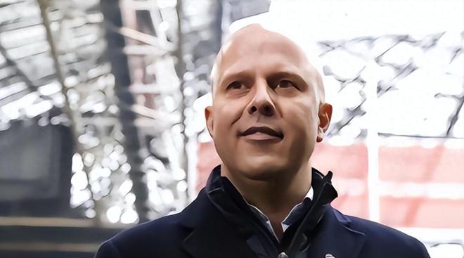 球场上顿时 球场上顿时