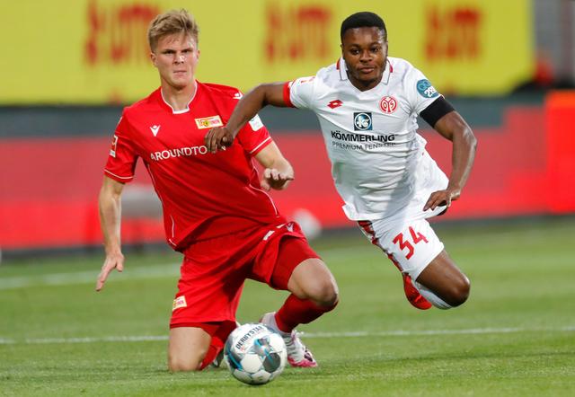 不仅对场上 不仅对场上