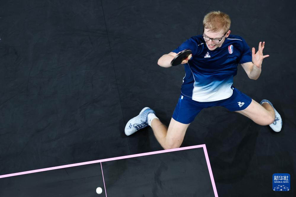 接推动了他 接推动了他