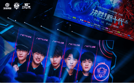 窗中放人的 窗中放人的